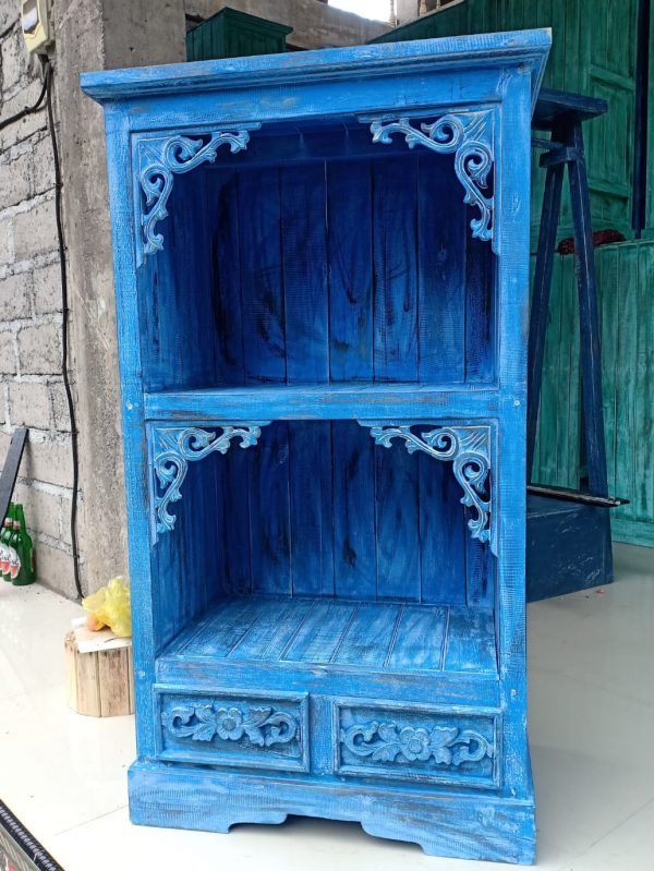 is a stunning addition to any bathroom space. This cabinet seamlessly blends functionality