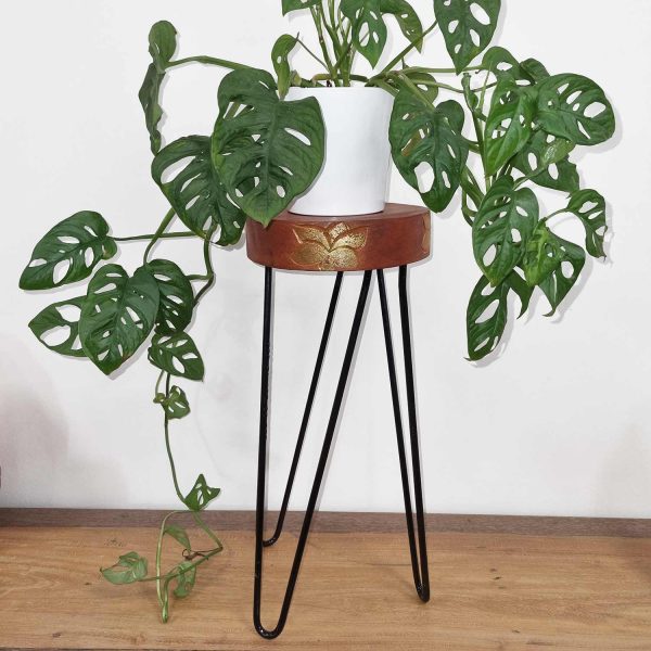 flat packed saves space when stored or not in use.Let your customers create little Indonesian plant corner and order today!Plant Stand Sizes: H: 43cm Wooden base: D: 19cm H: 5cm