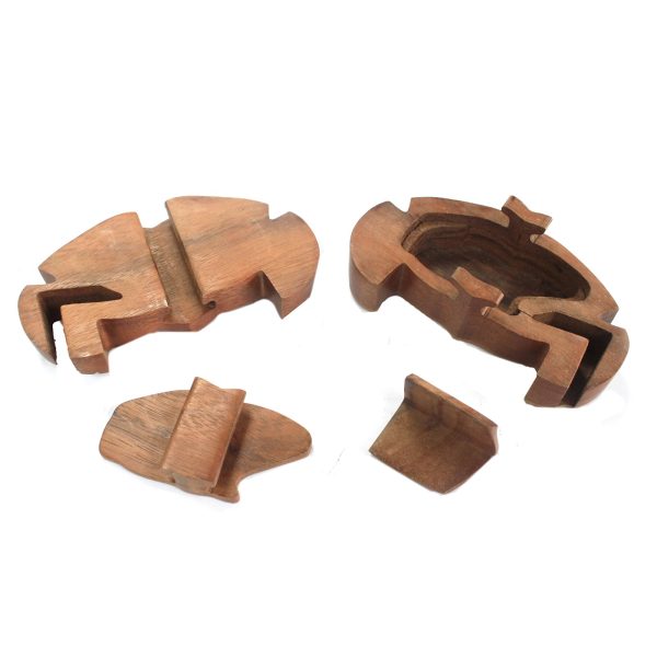 you have to work out which order to pull the various pieces apart in. In the centre is a small compartment ideal to hide that special little gift so it is great for storing small items whilst making a intriguing display plus it is fun to put together! Both lovely to look at and nice to play with