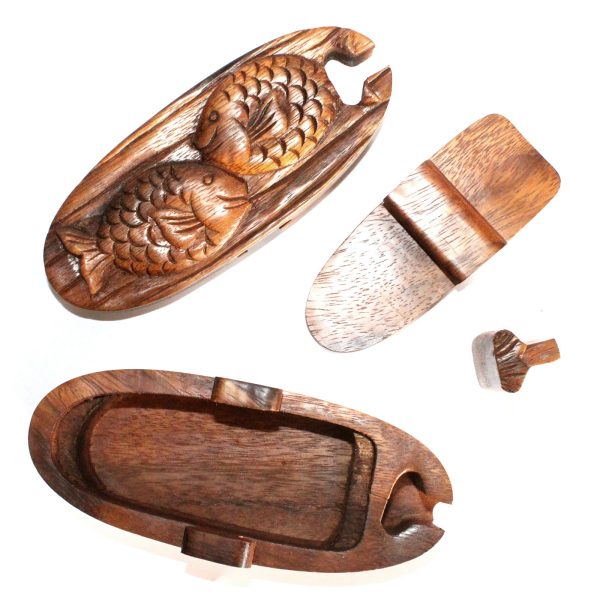 you have to work out which order to pull the various pieces apart in. In the centre is a small compartment ideal to hide that special little gift so it is great for storing small items whilst making a intriguing display plus it is fun to put together! Both lovely to look at and nice to play with