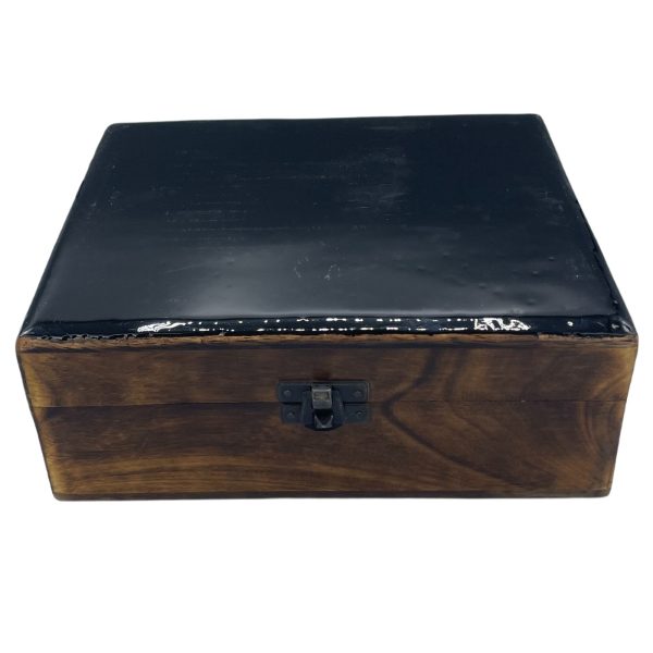 Our chic and sophisticated Wholesale Large Ceramic Glazed Wood Box - Black is a statement piece that seamlessly combines elegance with functionality. Measuring 20x15x7.5cm