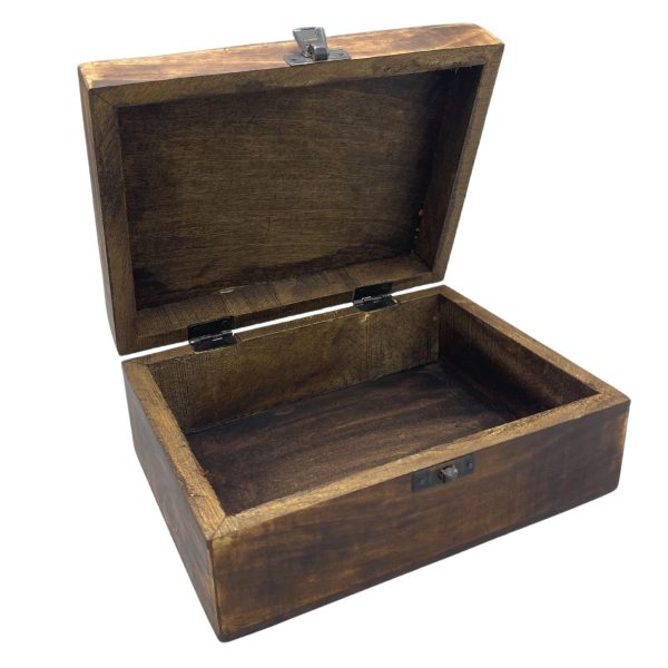 this larger-sized box seamlessly combines the warmth of wood with the eye-catching allure of glazed ceramic.Crafted with meticulous attention to detail
