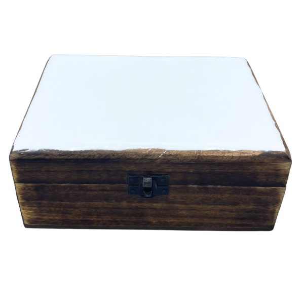 Our elegant Wholesale Large Ceramic Glazed Wood Box - White is a sophisticated storage solution that combines style with functionality. With dimensions of 20x15x7.5cm