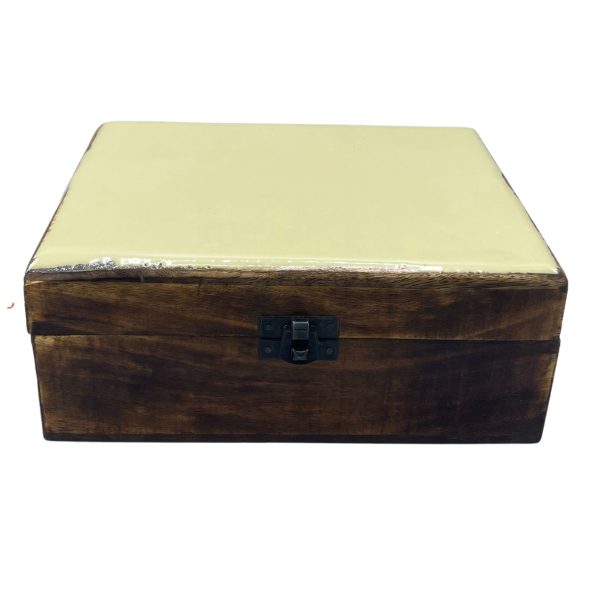 Our vibrant Wholesale Large Ceramic Glazed Wood Box - Yellow is a statement piece that adds a burst of colour and style to your storage solutions. With generous dimensions of 20x15x7.5cm