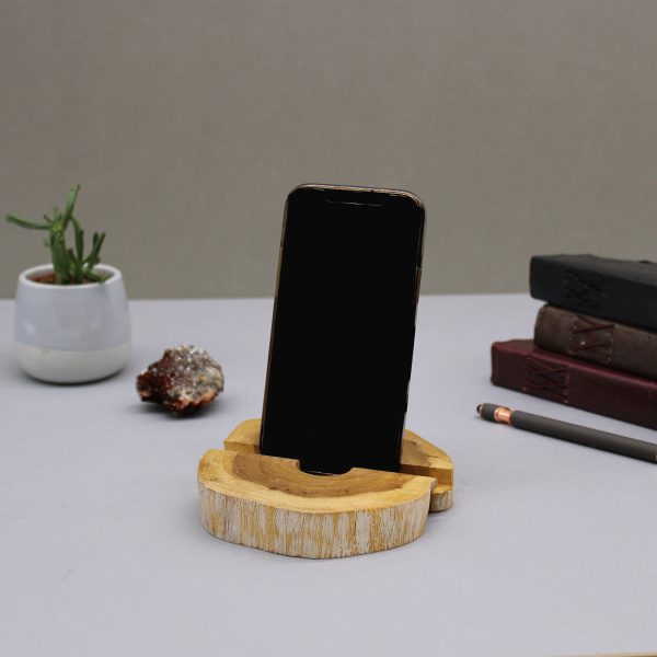 even with the cover on.If you’re looking for something a little more unique than regular cheap plastic phone holders this will be great alternative.Dimensions: 14x12x2.5cmAn essential giftware item! Stock up today.