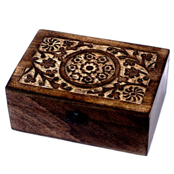 Take a look at this wholesale Mango Aromatherapy Box.This pretty piece will look beautiful in the bedroom or dressing room or any room really.These aromatherapy storage boxes are designed to hold 10ml bottles; therefore they are ideal for storing essential oils. You could sell them separately or maybe make up your own essential oils kits or gift sets.Sizes: 14.5x20.5x8 cm
