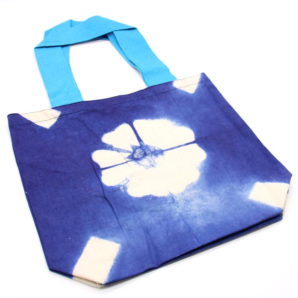 Natural Tie-Dye Cotton Bag (8oz) - Blue Flower - Blue Handle - Image 4