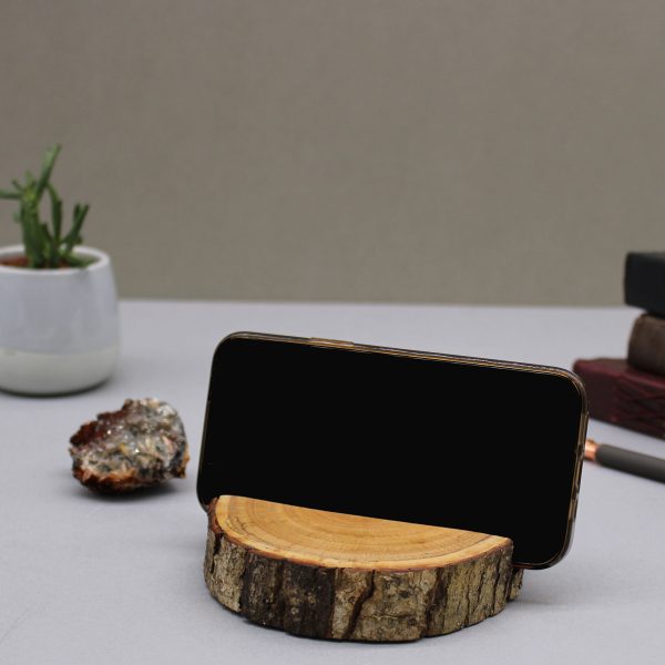 even with the cover on.If you’re looking for something a little more unique than regular cheap plastic phone holders this will be great alternative.Dimensions: 13x09x2.5cmAn essential giftware item! Stock up today.