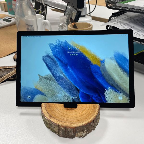 Small Log Phone Holder (full slice) - Natural - Image 9