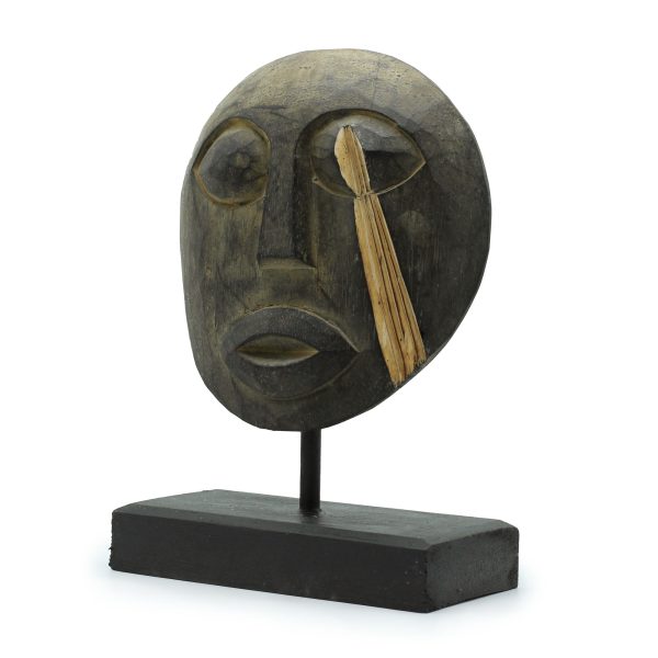 this mask captures the essence of traditional Timor artistry with an antique finish that adds to its timeless appeal.This decorative item will attract customers looking for unique and authentic home décor pieces. Its rich