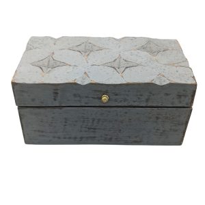 Our Wholesale Vintage Deco Multi-Purpose Box - Grey Star is a captivating blend of functionality and aesthetic charm. With dimensions of 22x12x10cm