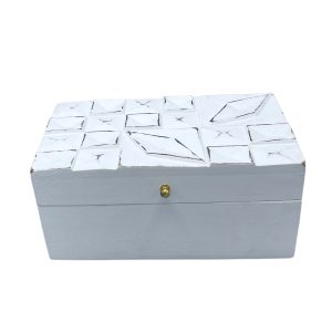 Our Wholesale Vintage Deco Multi-Purpose Box - White Diamonds is a stylish fusion of versatility and elegance. With dimensions of 22x12x10cm